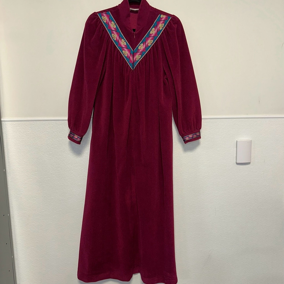 Vintage Vanity Fair Wine Red Half Zip Nightgown Housecoat Women’s Size Small 70s - Picture 3 of 12